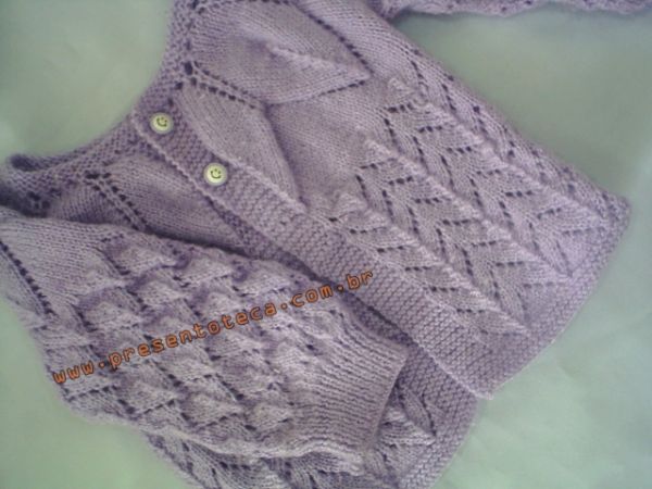 Blusa com detalhes em folhas
