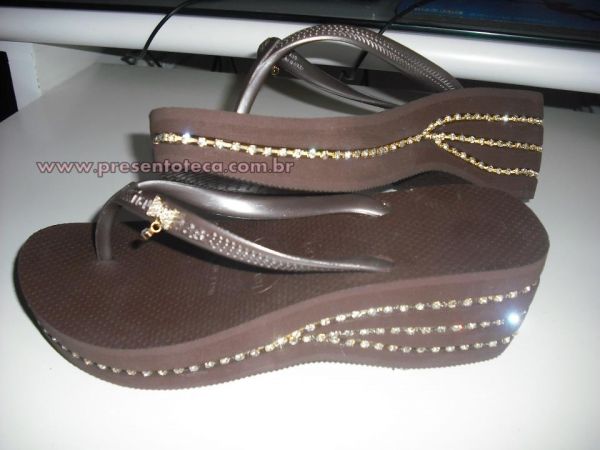 Chinelo 42 em strass