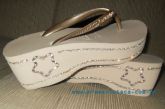 Chinelo em solado alto 23
