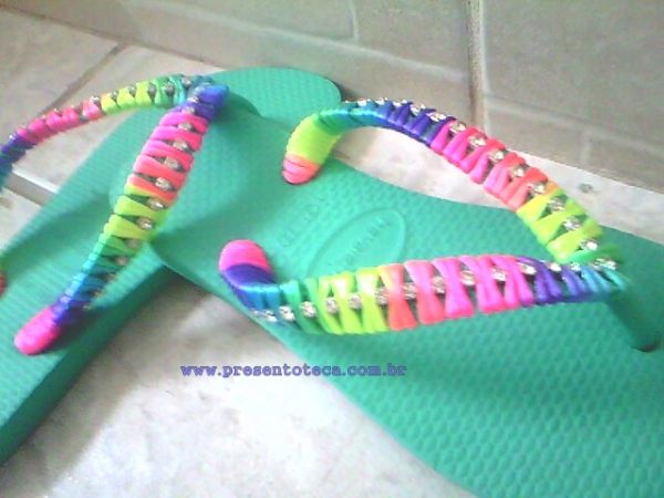 Chinelo com strass 25