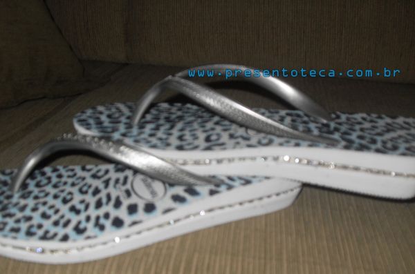 Chinelo em solado médio/alto 28