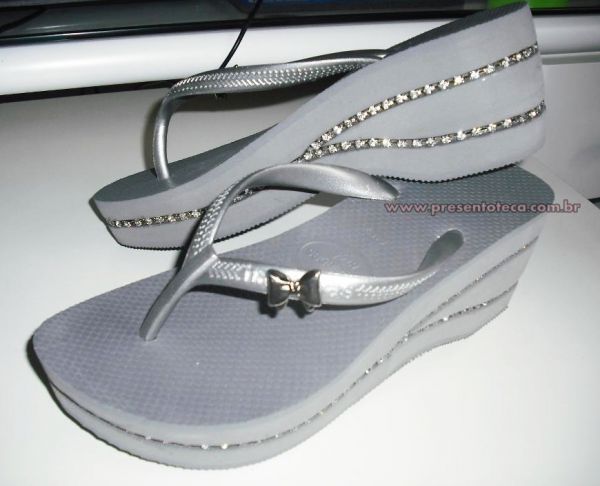 Chinelo 44 em strass